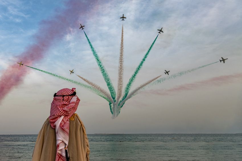 صور مبهرة.. "الصقور السعودية" تزين سماء الجبيل في يوم التأسيس