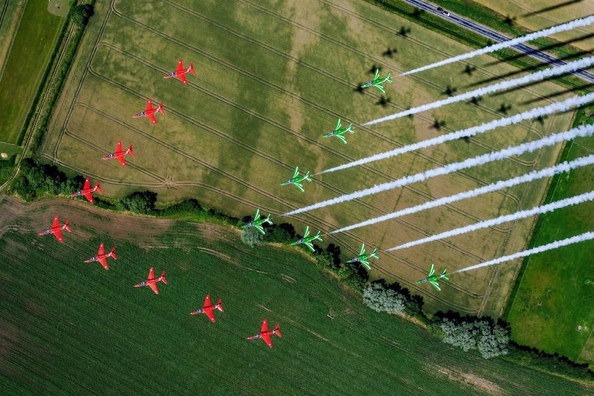 طيران فريق الصقور السعودية مع فريق السهام الحمراء البريطاني  في ويدينغتون بريطانيا